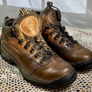 Timberland Women's Size 9.5M Brown Leather Hiking Waterproof Ankle Boots 3125